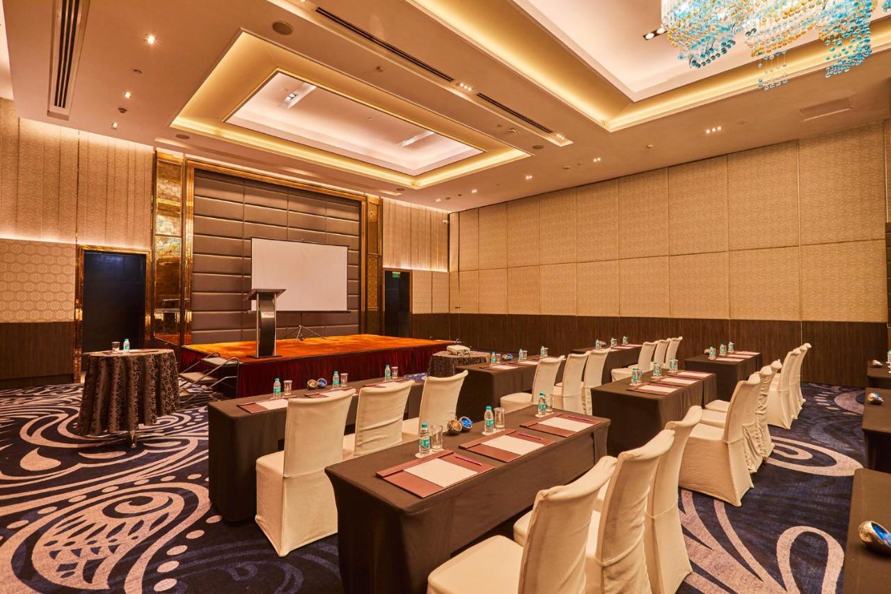 Hotel Crowne Plaza New Delhi Rohini By Ihg Zewnętrze zdjęcie